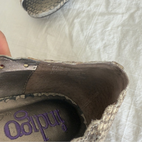 Indigo by Clarks Leather Snakeskin Peep Toe Flats | 8M | Scalloped Edge Slip-On - Picture 6 of 6